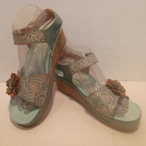 L'ARTISTE by Spring Step "Cuteness"  Sz 9US/40EU Embossed Leather Sandals